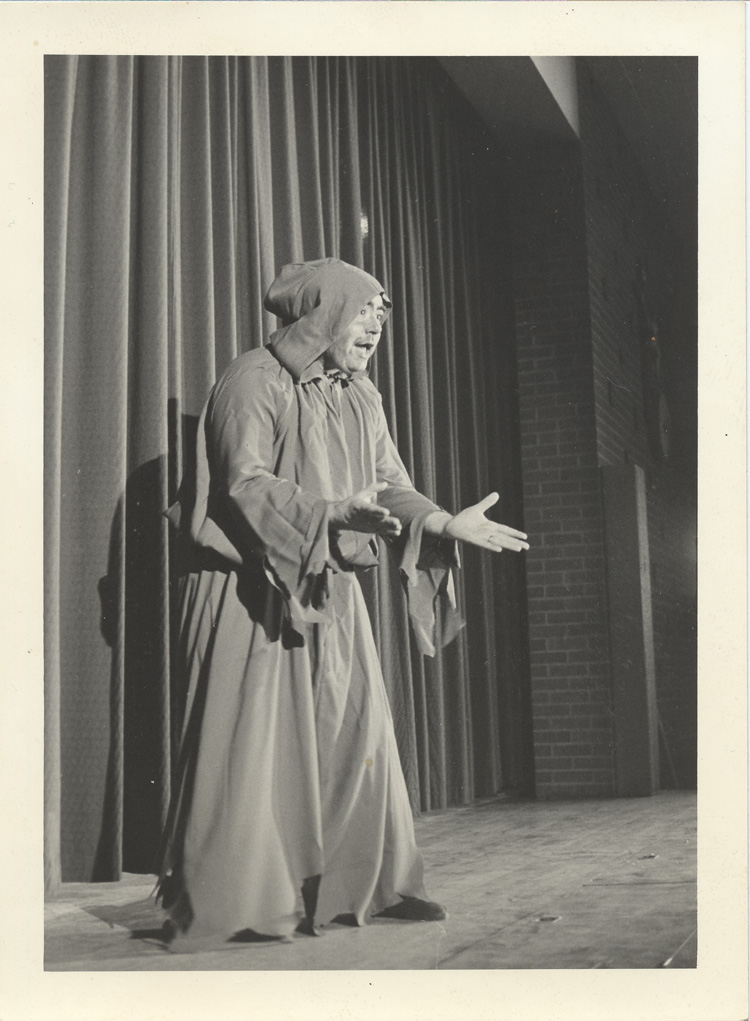 Edgard Demers (Boubou) dans la pi&egrave;ce Le Pavillon des enfants disparus (1967)