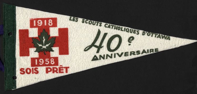 Fanion comm&eacute;morant le 40e anniversaire du mouvement scout catholique d'Ottawa