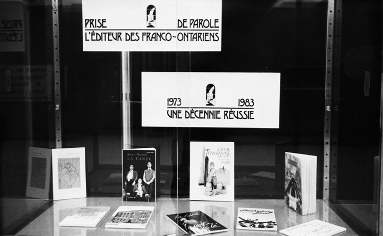 Exposition de livres dans le cadre du 10e anniversaire de Prise de Parole
