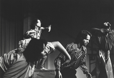 Sc&egrave;ne de la pi&egrave;ce La Parole et la Loi (1977)