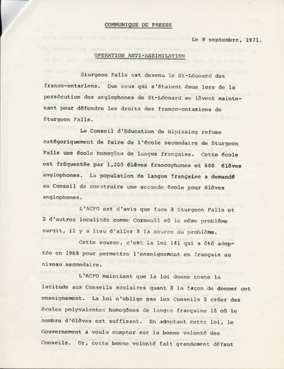 Reproduction de la premi&egrave;re page d’un communiqu&eacute; de presse de l’Association canadienne-fran&ccedil;aise de l’Ontario (ACFO) au sujet du Colloque de l’op&eacute;ration anti-assimilation, 20 septembre 1971.