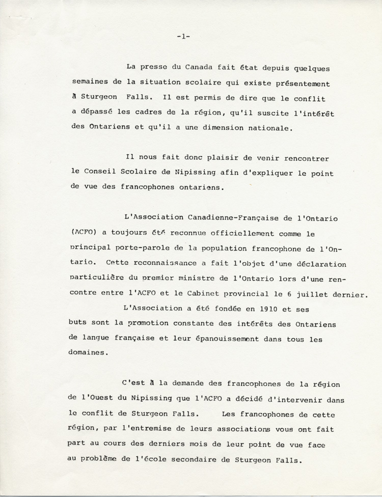 Reproduction de la premi&egrave;re page du M&eacute;moire pr&eacute;sent&eacute; au Conseil scolaire de Nipissing par l’Association canadienne-fran&ccedil;aise de l’Ontario (ACFO), 23 ao&ucirc;t 1971.