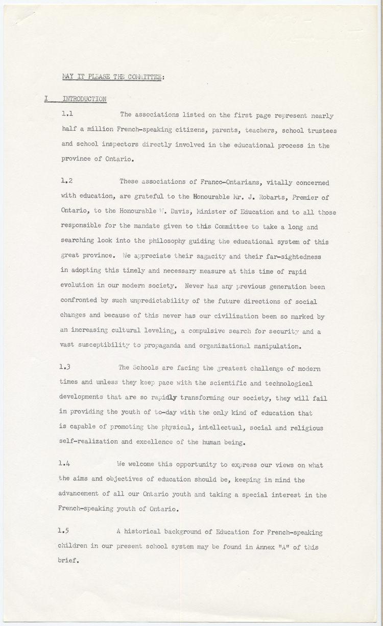 Reproduction de la premi&egrave;re page du m&eacute;moire soumis au Comit&eacute; provincial sur les buts et objectifs de l’&eacute;ducation dans les &eacute;coles de l’Ontario par l’Association canadienne-fran&ccedil;aise d’&eacute;ducation d’Ontario (ACFEO), l’Association des enseignants franco-ontariens (AEFO), l’Association des commissions des &eacute;coles bilingues de l’Ontario (ACEBO), la F&eacute;d&eacute;ration des associations de parents et instituteurs de langue fran&ccedil;aise de l’Ontario (FAPI), l’Association franco-ontarienne des inspecteurs de l’enseignement bilingue et des professeurs de l’&eacute;cole normale (AFOIEBPEN), d&eacute;cembre 1965.
