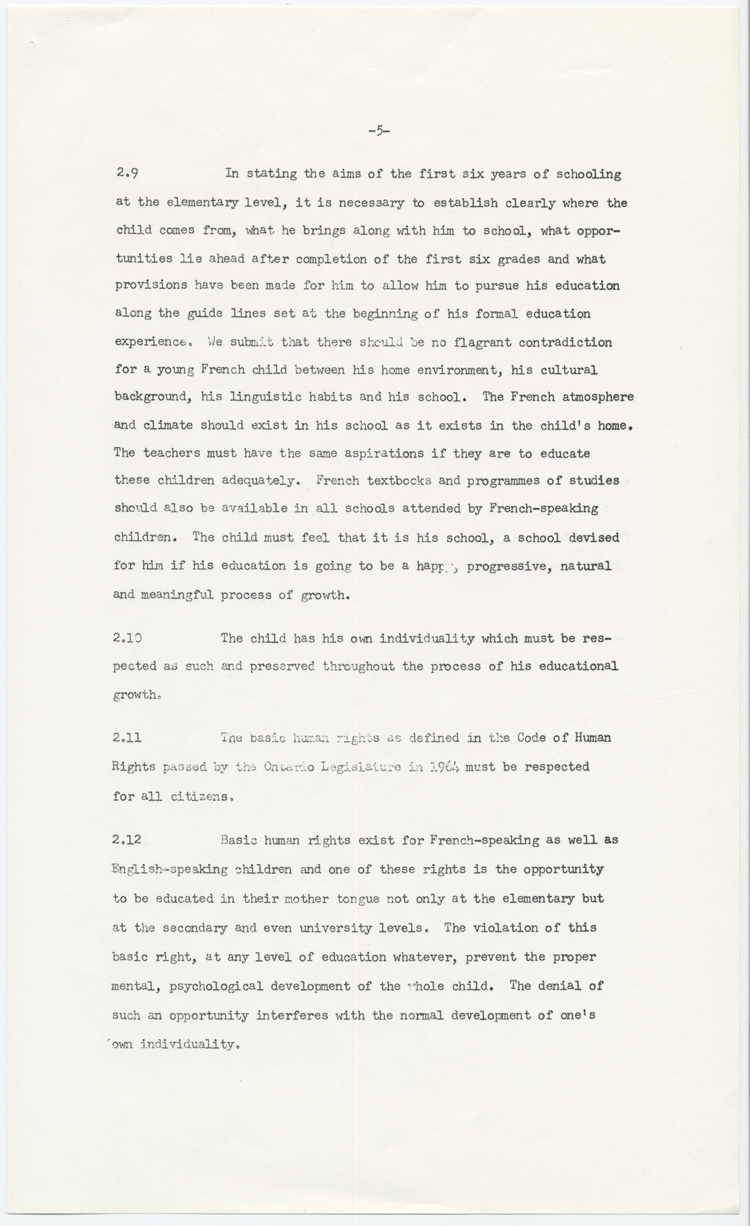Reproduction de la cinqui&egrave;me page du m&eacute;moire soumis au Comit&eacute; provincial sur les buts et objectifs de l’&eacute;ducation dans les &eacute;coles de l’Ontario par l’Association canadienne-fran&ccedil;aise d’&eacute;ducation d’Ontario (ACFEO), l’Association des enseignants franco-ontariens (AEFO), l’Association des commissions des &eacute;coles bilingues de l’Ontario (ACEBO), la F&eacute;d&eacute;ration des associations de parents et instituteurs de langue fran&ccedil;aise de l’Ontario (FAPI), l’Association franco-ontarienne des inspecteurs de l’enseignement bilingue et des professeurs de l’&eacute;cole normale (AFOIEBPEN), d&eacute;cembre 1965.