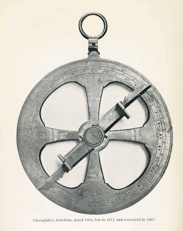Reproduction de la planche douze de The Work of Samuel de Champlain, &eacute;dit&eacute; sous la direction de Henry Percival Biggar, comprenant une illustration de l’astrolabe ayant appartenu &agrave; Samuel de Champlain et retrouv&eacute; en 1867, 1922-1936.