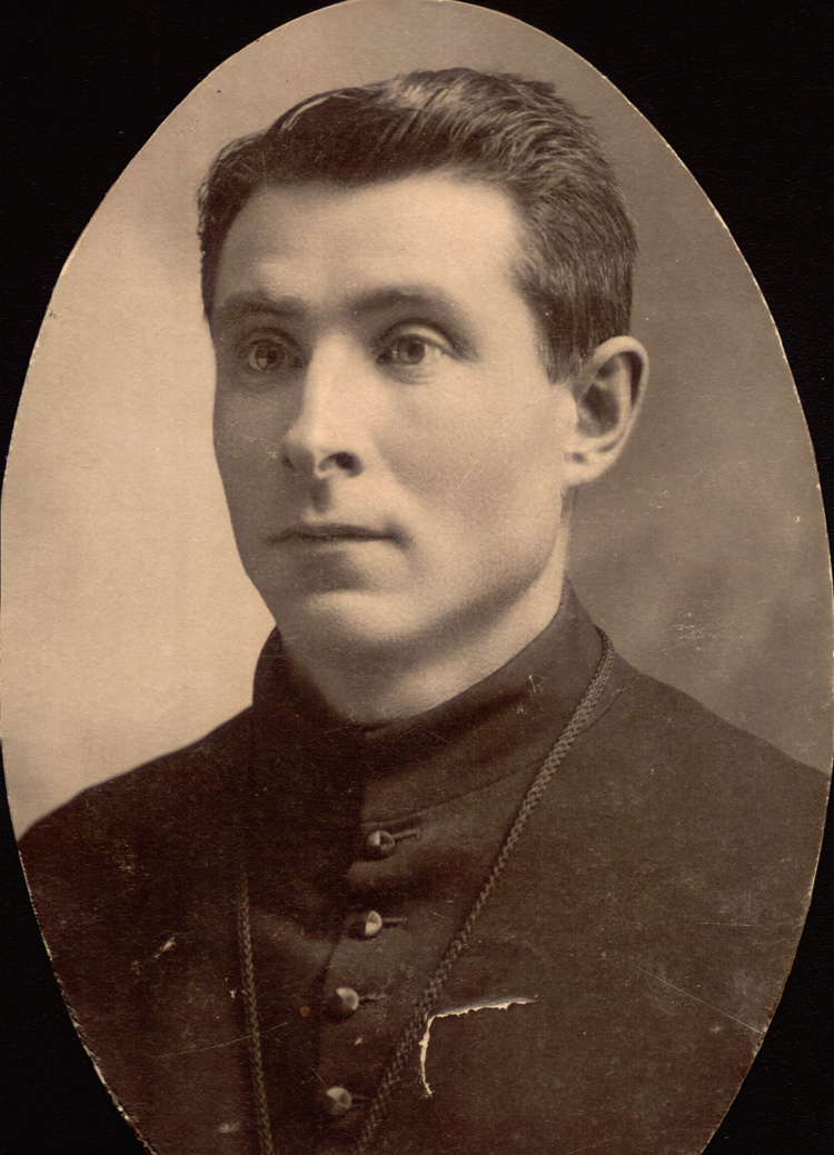 Reproduction d’une photographie du p&egrave;re Joseph-&Eacute;tienne Guinard, , ca 1900.