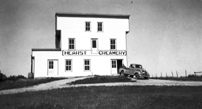 Reproduction d’une photographie de la Hearst Creamery, Mercier and Shirley Ltd, Hearst (Ontario), 1941.