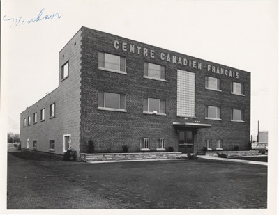 Reproduction d’une photographie de l’&eacute;difice du Centre canadien-fran&ccedil;ais &agrave; Windsor, ca 1958.
