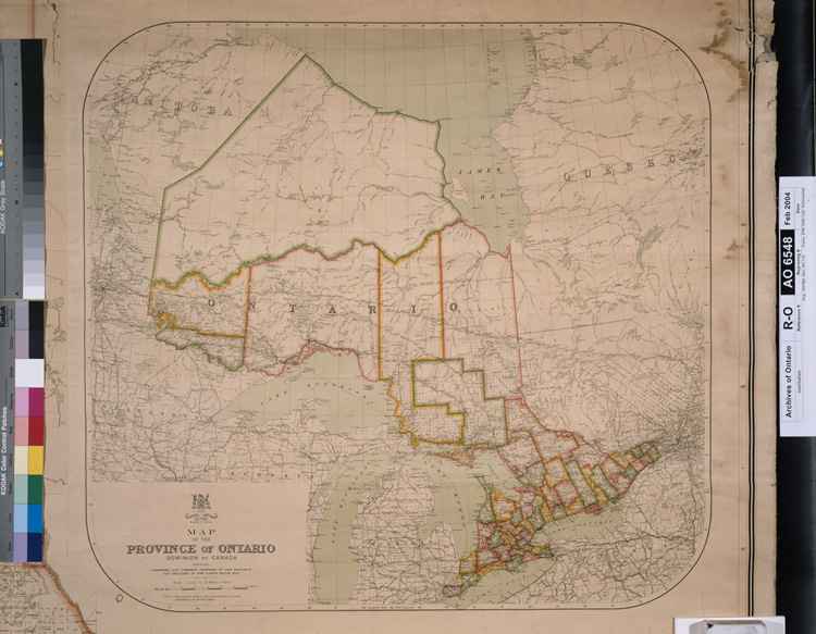 Reproduction d’une carte de l’Ontario, r&eacute;alis&eacute;e par l’Ontario, Departement of Lands and Forests, Bureau of Mines, et intitul&eacute;e Map of Province of Ontario, Dominion of Canada, Showing Northern and Western Portions of the Province Not Included in the Large Scale Map. [Inset on] Map of Province of Ontario, Showing Districts, Counties, Townships, Post Offices, Railway Stations, Steam and Electric Railways, Canals and Roads, 1915.